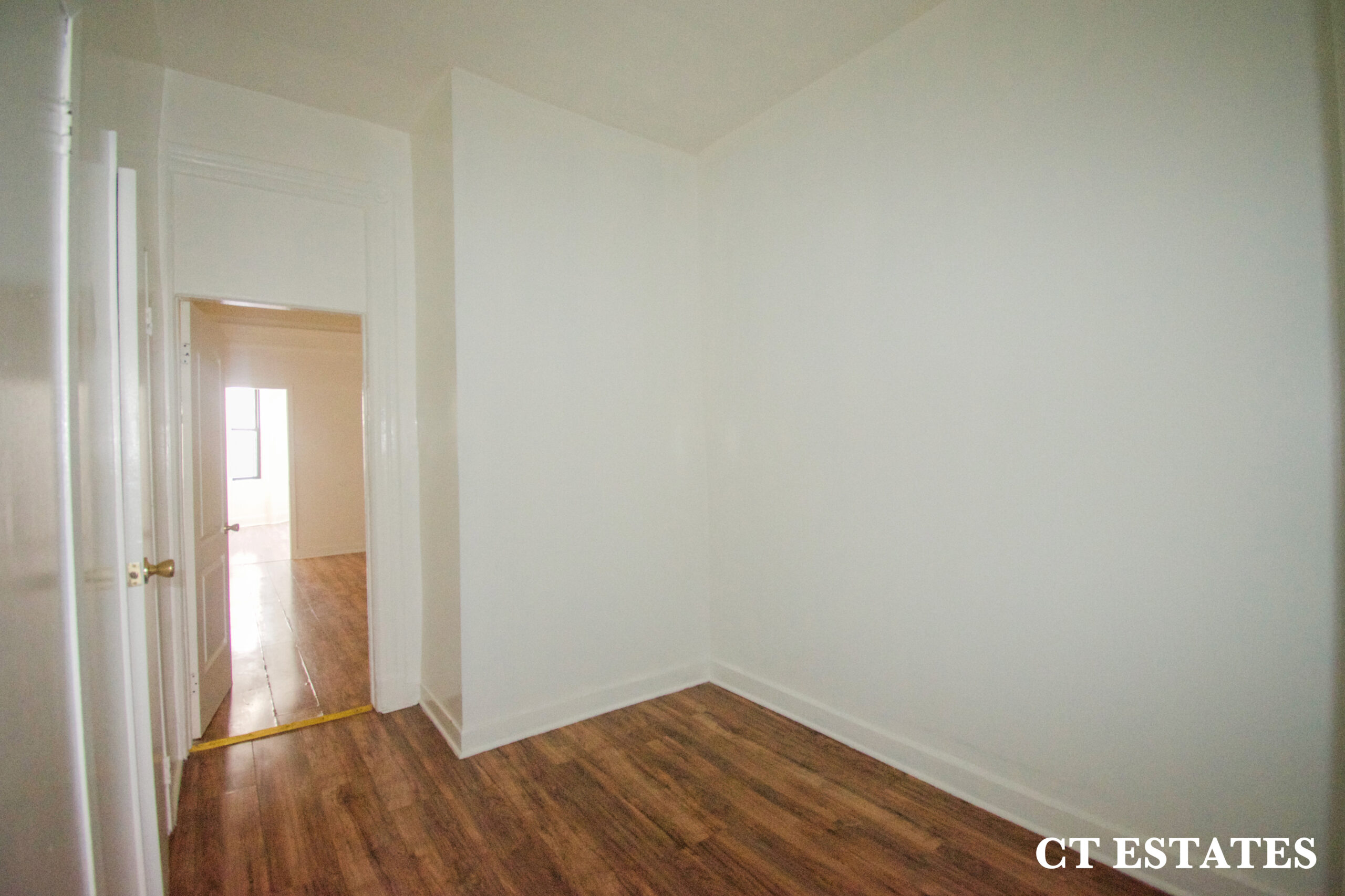 Bright & Spacious Apartment In Buswick