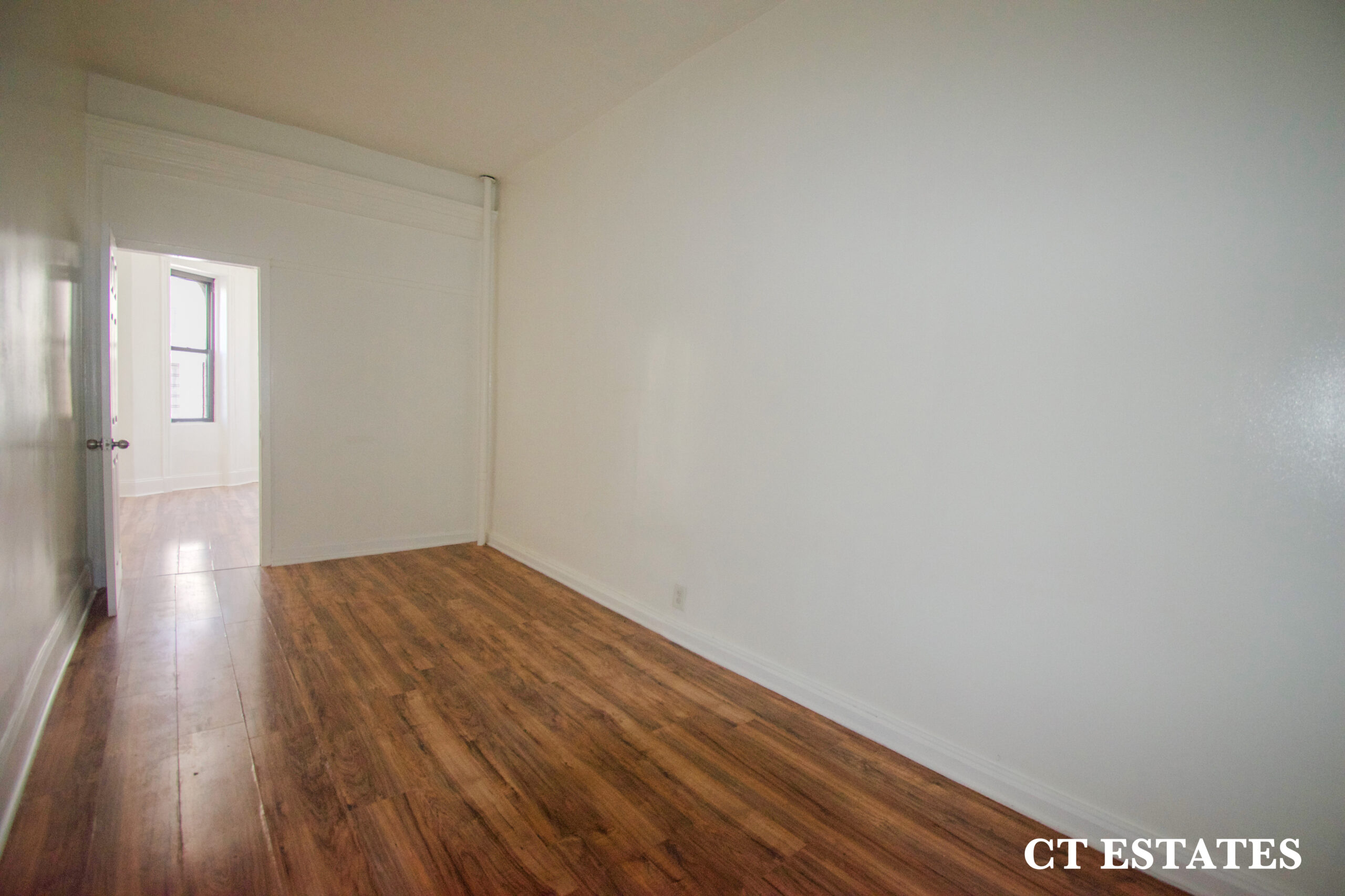 Bright & Spacious Apartment In Buswick
