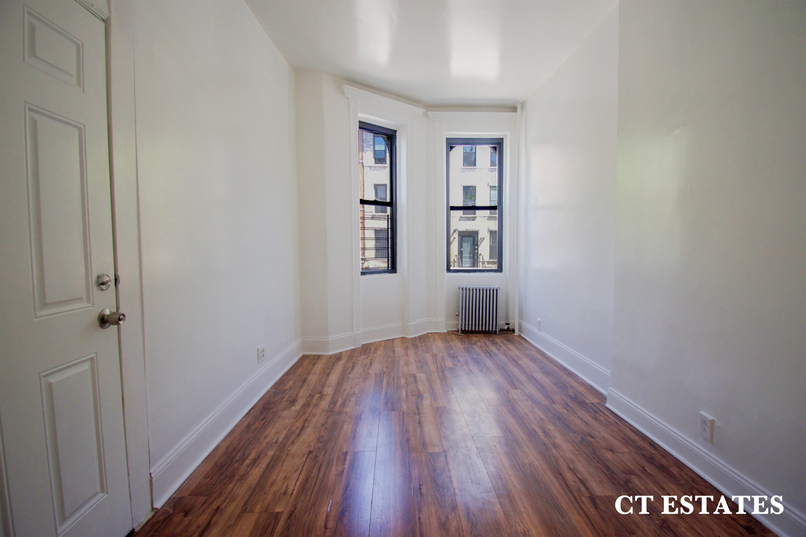Bright & Spacious Apartment In Buswick