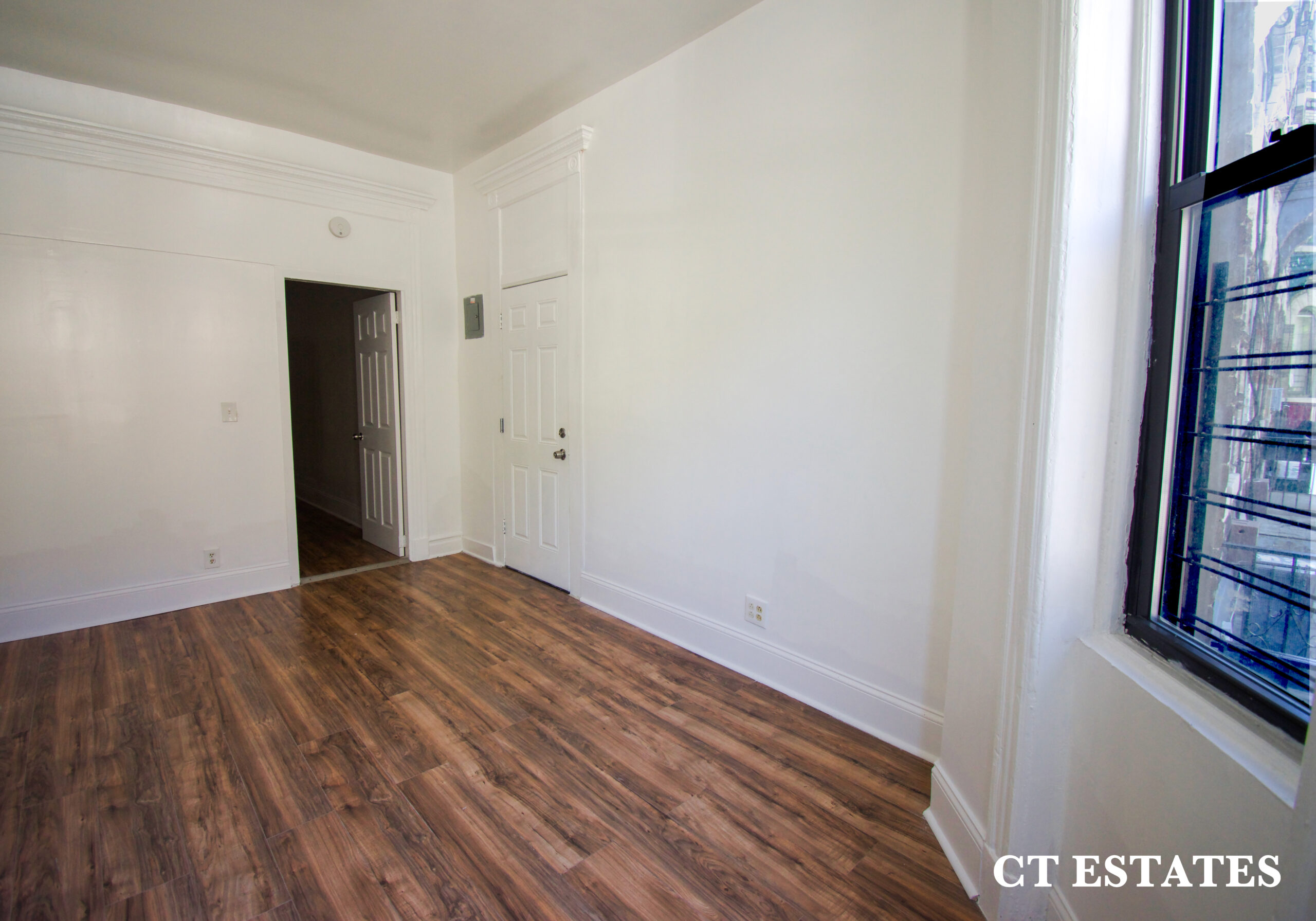 Bright & Spacious Apartment In Buswick