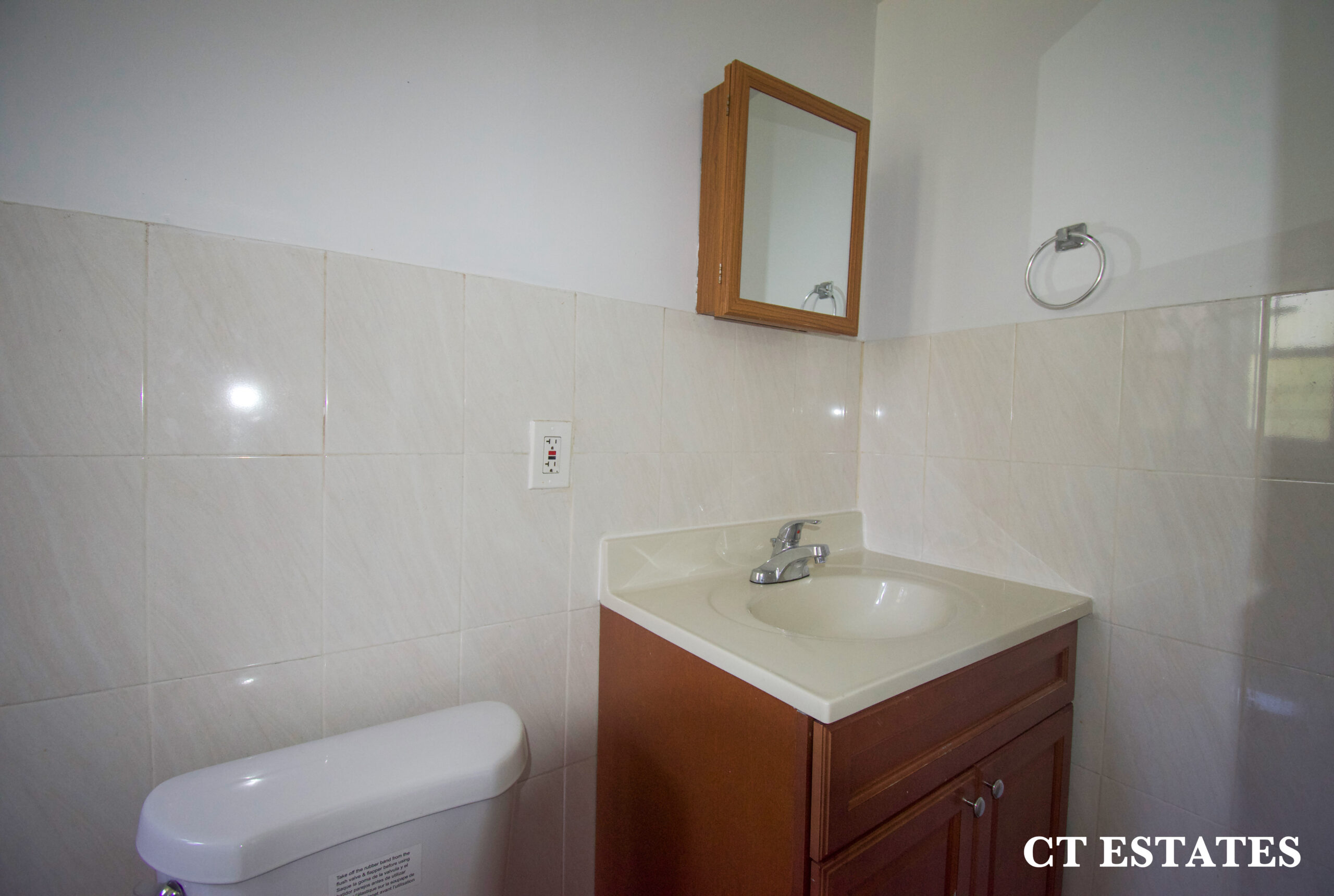 Bright & Spacious Apartment In Buswick